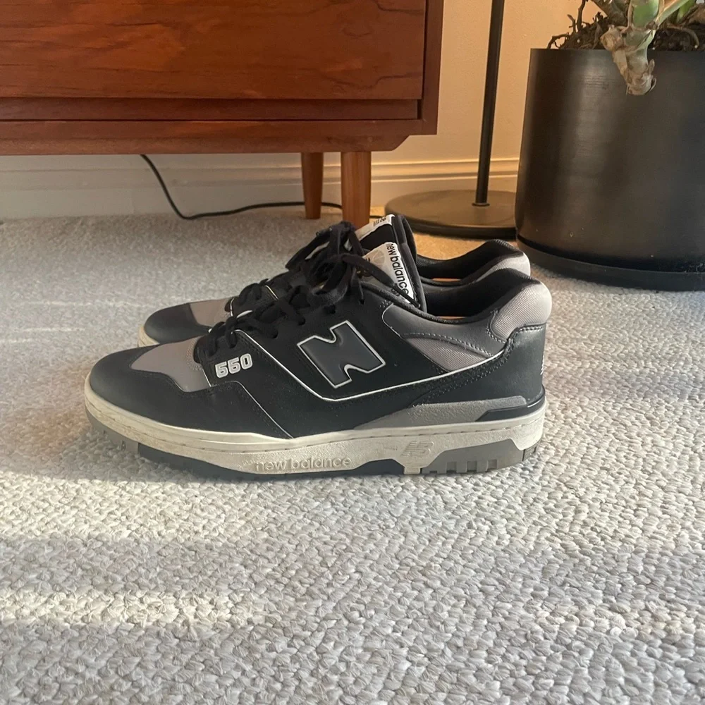 New Balance 550 Men's Black and Gray Shoes - Picture 5 of 6